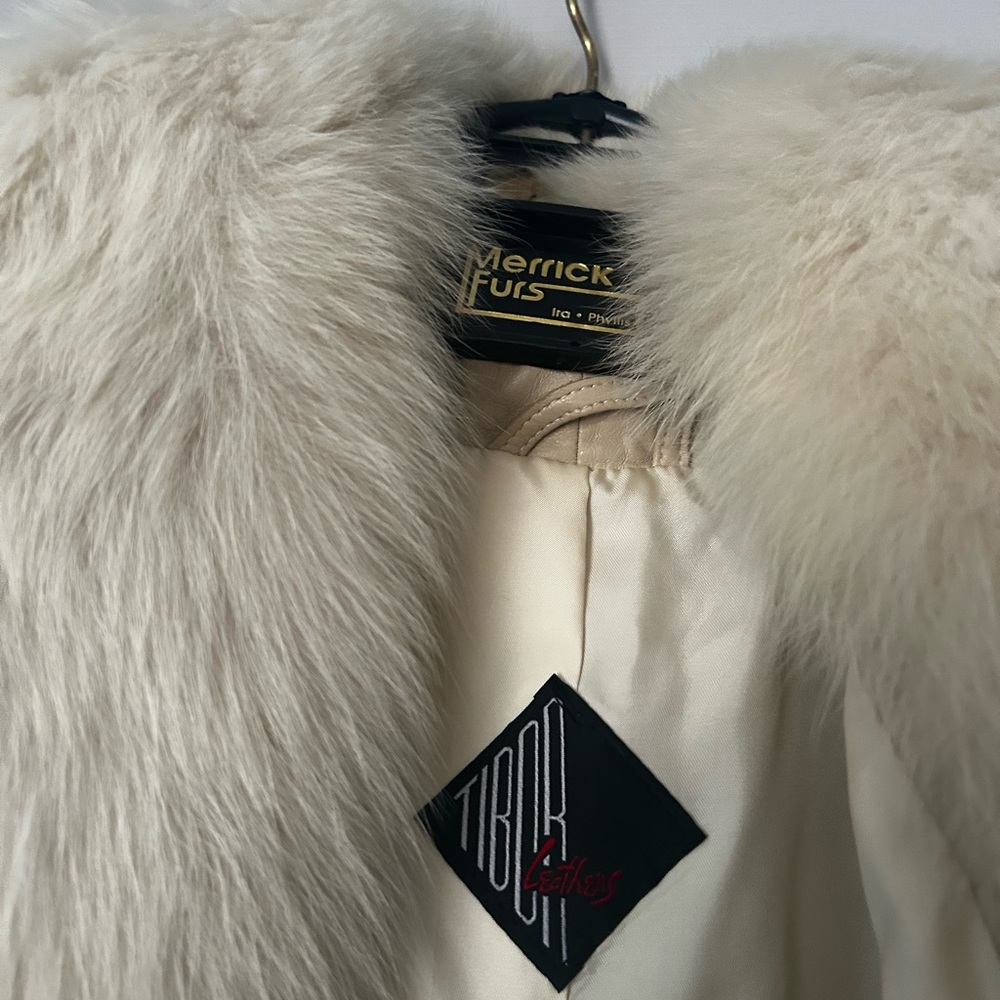 Beautiful leather Vintage coat with removable fur trim.